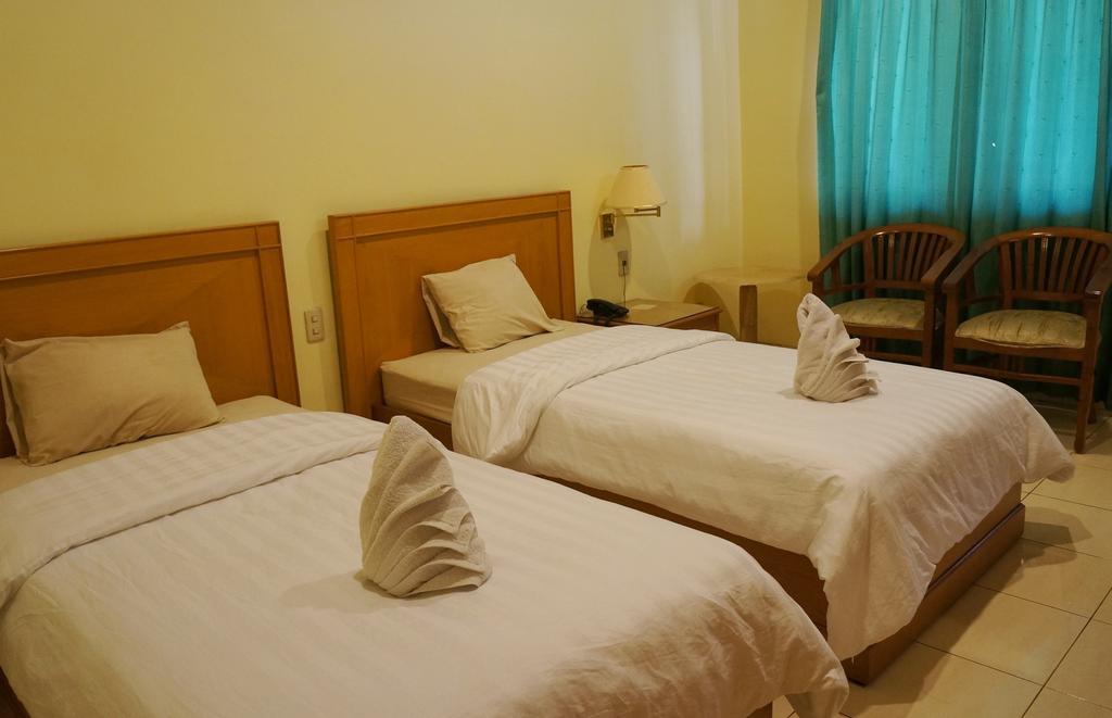 Adisurya Hotel Kediri  Habitación foto